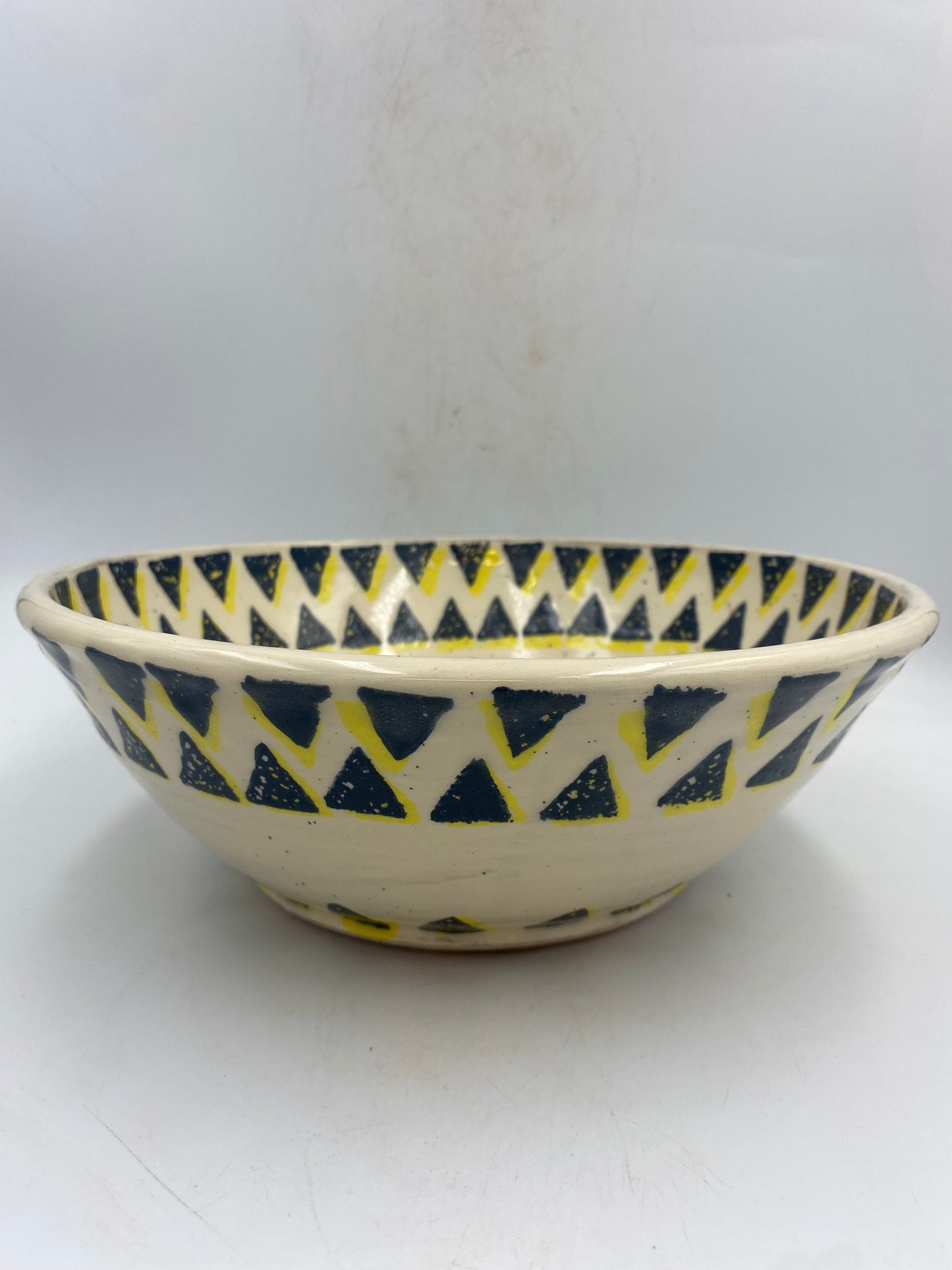 Blue and yellow sponge triangle - Salad bowl